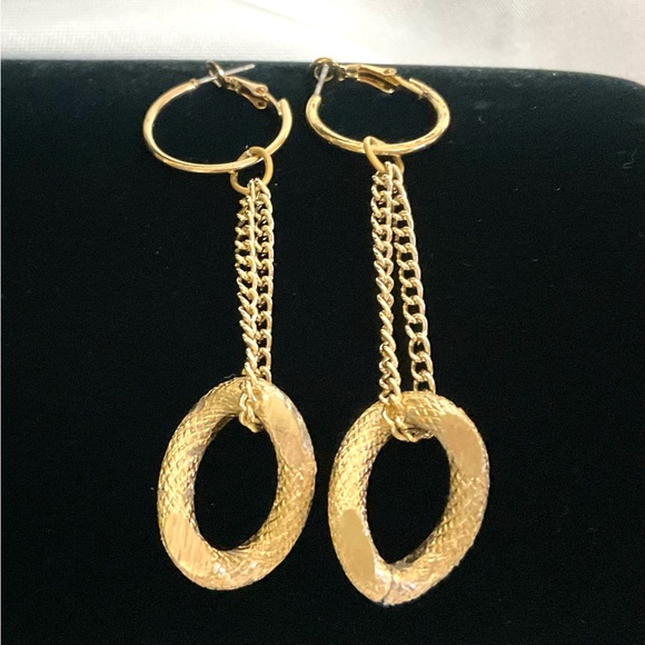 VINTAGE GOLDTONE CHAIN NECKLACE & EARRINGS - Picture 9 of 10